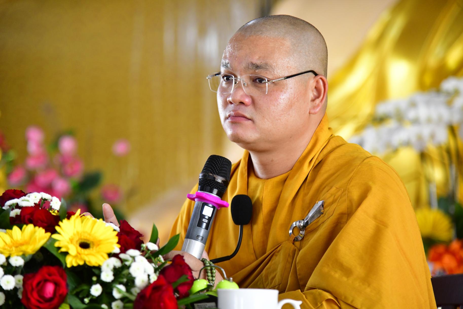 ĐĐ. Thích Quảng Tịnh chỉ dạy hơn 220 bé &quot;Xuất Gia Báo Hiếu&quot; học theo hạnh của đức Phật