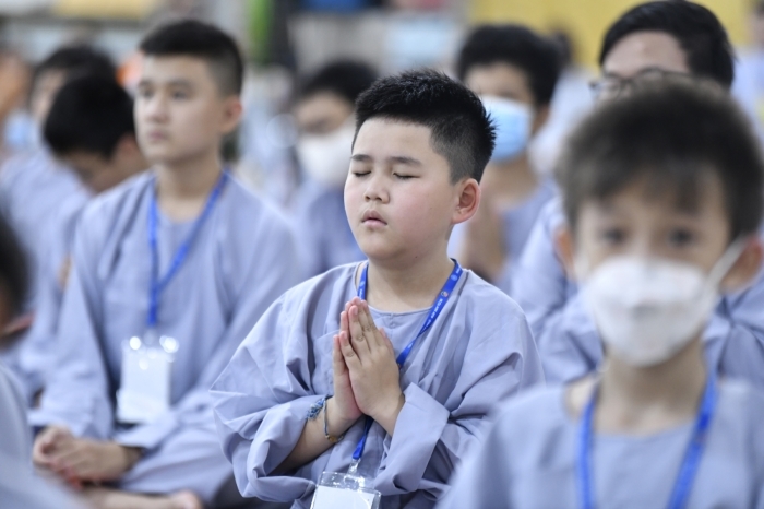 Hơn 220 em thiếu nhi hoan hỷ làm lễ Xuất Gia Báo Hiếu tại Chùa Quan Âm Đông Hải