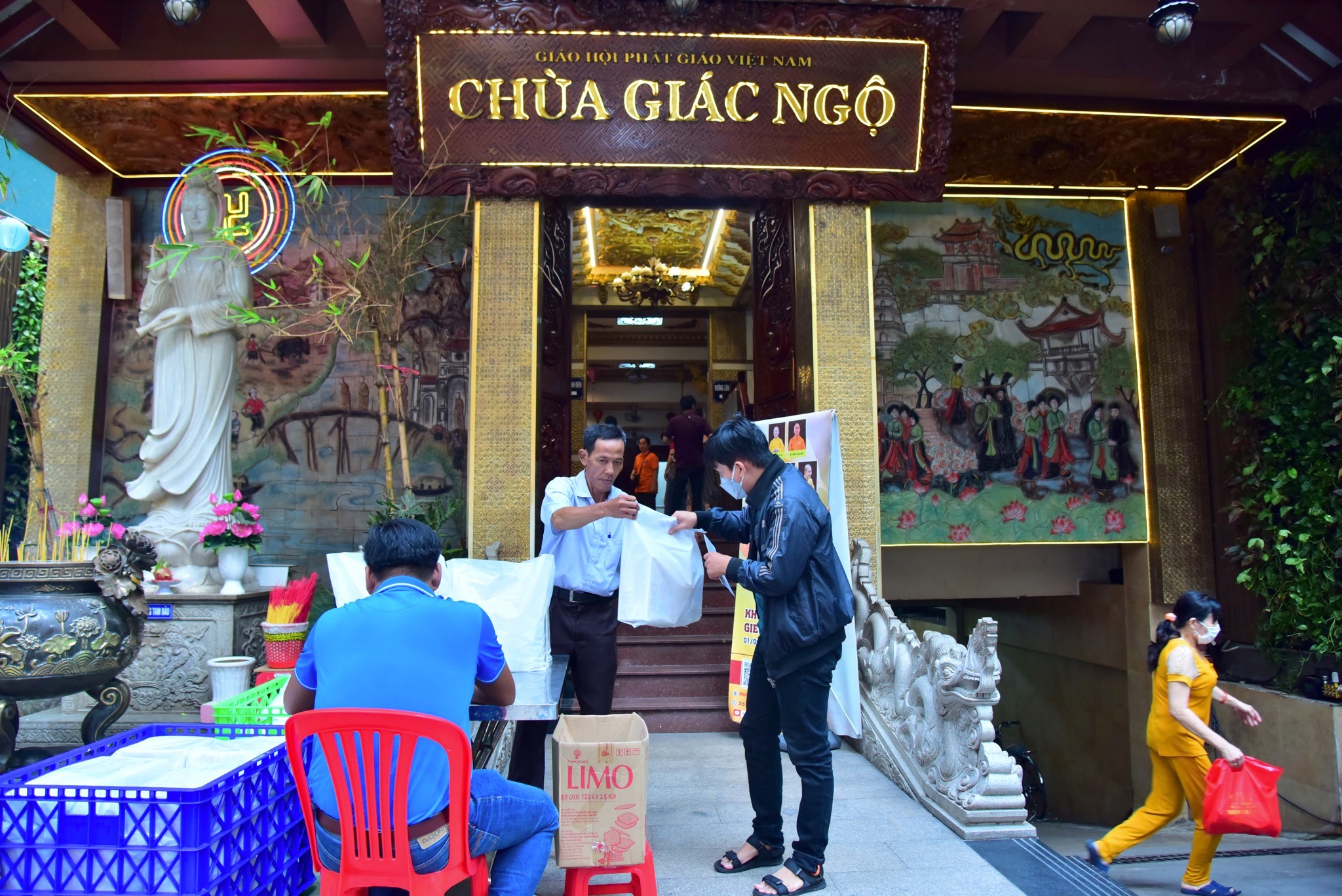 Hiến máu nhân đạo lần 78 hơn 350 tình nguyện viên góp giọt máu hồng cho xã hội