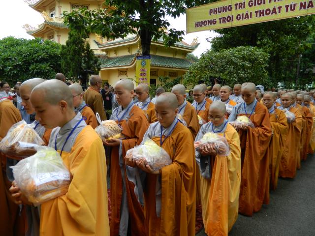 Chùm ảnh: Chư Ni cầu Pháp với Đại Tăng tại Giới đàn Đồng Huy