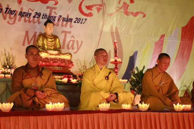 TP. Cần Thơ: Thiêng liêng đêm đốt nến tri ân Hội trại tuổi trẻ 11