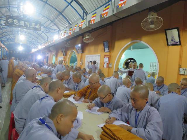 Hùng tráng giờ khảo thí Kinh, Luật và trùng tuyên Luật tạng