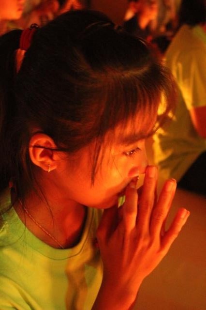 Quảng Trị: Thiêng liêng đêm đốt nên tri ân và dâng trà cho cha mẹ