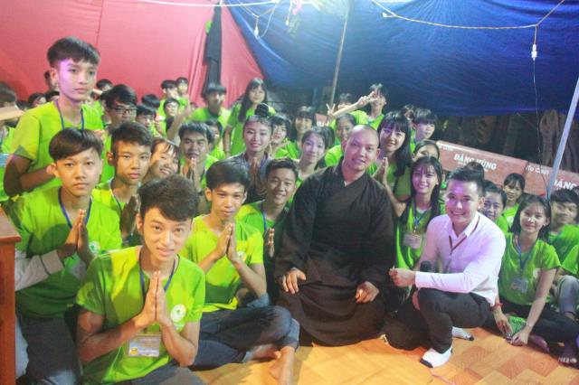 TP. Cần Thơ: Thiêng liêng đêm đốt nến tri ân Hội trại tuổi trẻ 11