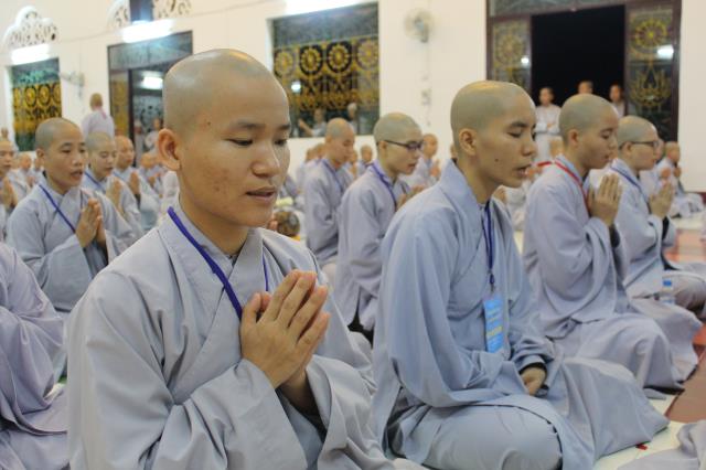 Hùng tráng giờ khảo thí Kinh, Luật và trùng tuyên Luật tạng