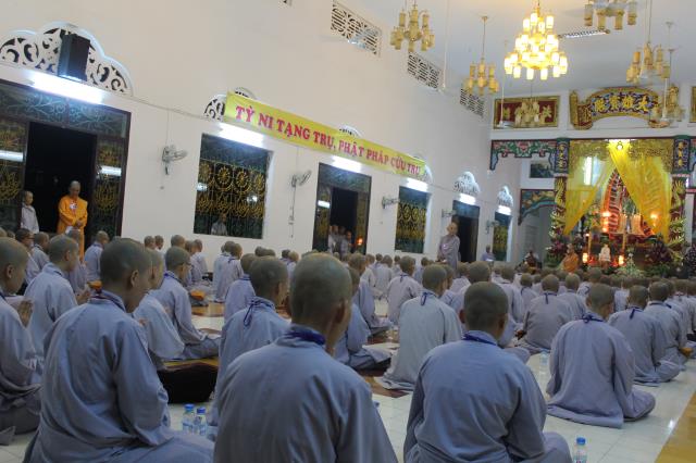 Hùng tráng giờ khảo thí Kinh, Luật và trùng tuyên Luật tạng