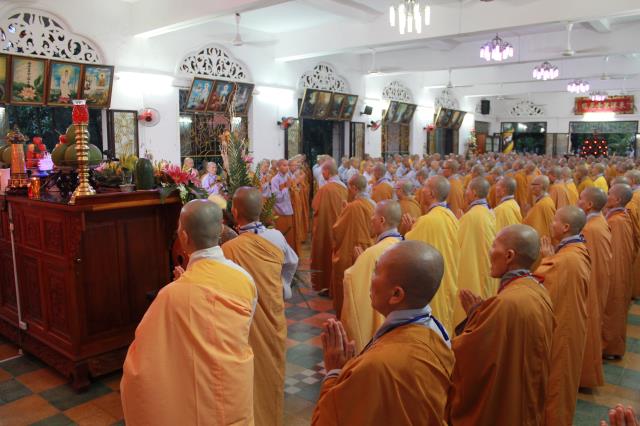 Gội rửa thân tâm, cần cầu chánh giới