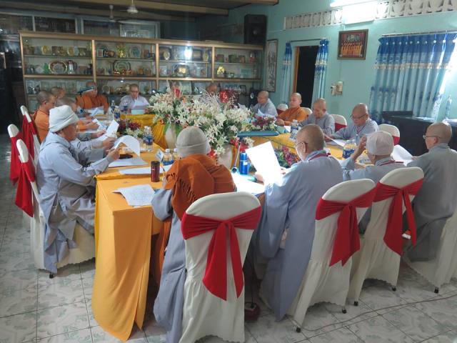 Còn đó những lặng thầm