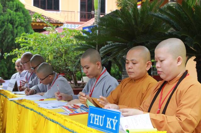 Còn đó những lặng thầm