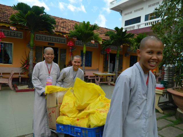 Còn đó những lặng thầm