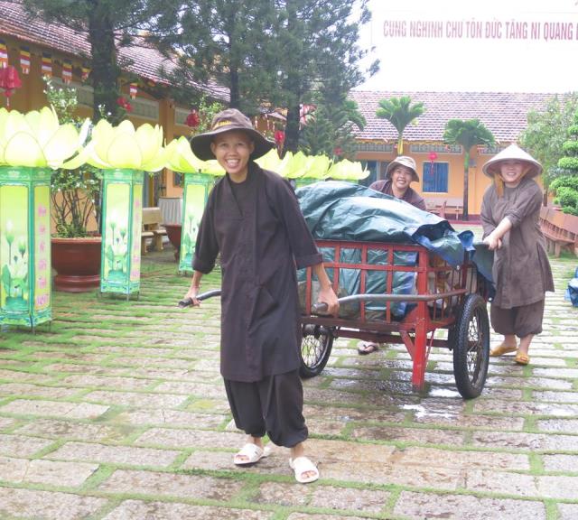 Còn đó những lặng thầm