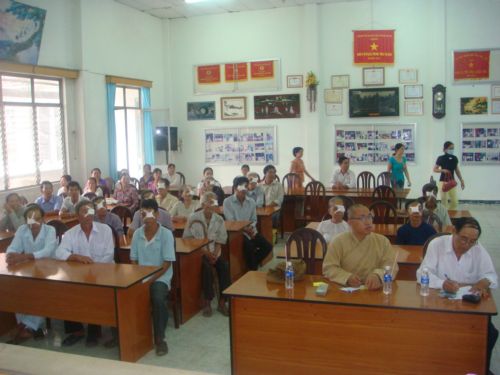 Đoàn từ thiện Đạo Phật Ngày Nay tổ chức mổ mắt miễn phí tại tỉnh Bến Tre ngày 17/12/2009