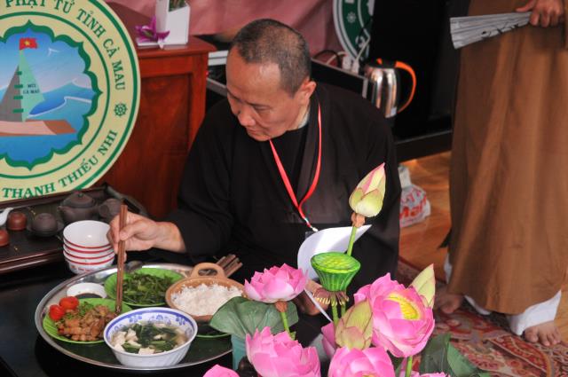 Cần Thơ: Vui nhộn cuộc thi trò chơi dân gian tại Hội trại tuổi trẻ 11