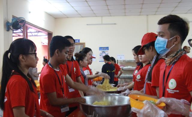 Tình nguyện viên – Những thiên thần viết nên huyền thoại