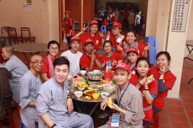 Tình nguyện viên – Những thiên thần viết nên huyền thoại
