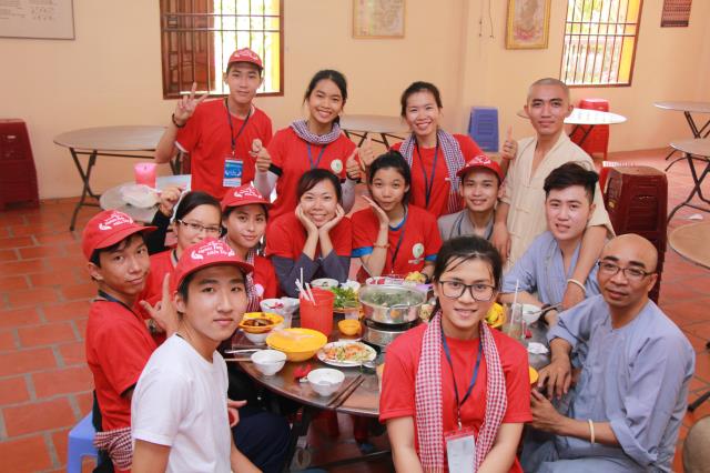 Tình nguyện viên – Những thiên thần viết nên huyền thoại
