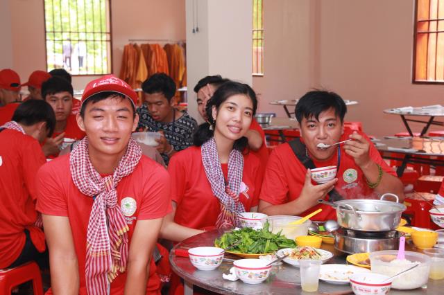 Tình nguyện viên – Những thiên thần viết nên huyền thoại