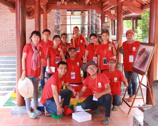 Tình nguyện viên – Những thiên thần viết nên huyền thoại
