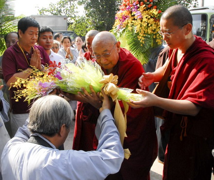 Lạt ma Dhakpa Tulku Rinpoche đến thăm HT. Thích Trí Tịnh - Chủ tịch HĐTS GHPGVN
