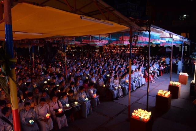 Đăk Lăk: Thiêng liêng đêm đốt nến tưởng niệm ân sư