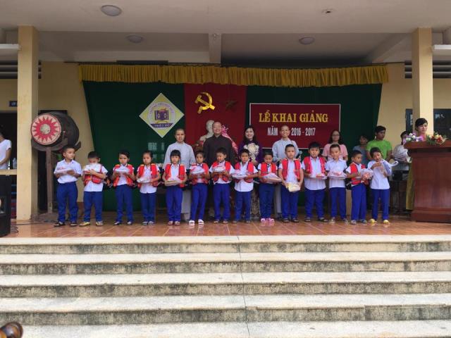 Quảng Trị: Trao học bổng và quà Trung thu cho học sinh nhân ngày tựu trường