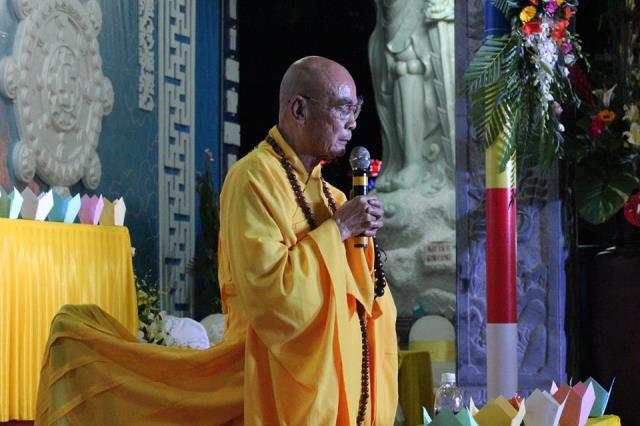 Đăk Lăk: Thiêng liêng đêm đốt nến tưởng niệm ân sư