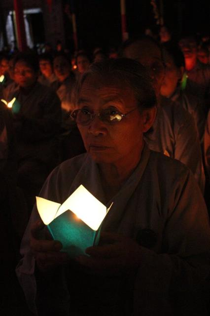 Đăk Lăk: Thiêng liêng đêm đốt nến tưởng niệm ân sư