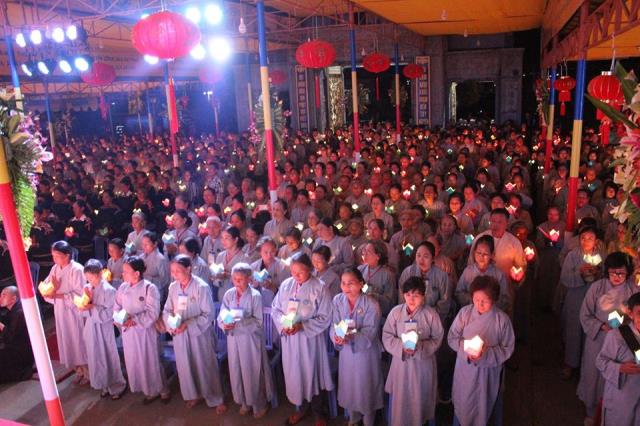 Đăk Lăk: Thiêng liêng đêm đốt nến tưởng niệm ân sư