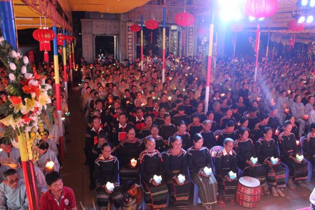 Đăk Lăk: Thiêng liêng đêm đốt nến tưởng niệm ân sư