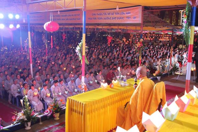 Đăk Lăk: Thiêng liêng đêm đốt nến tưởng niệm ân sư