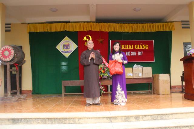 Quảng Trị: Trao học bổng và quà Trung thu cho học sinh nhân ngày tựu trường