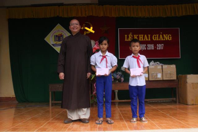 Quảng Trị: Trao học bổng và quà Trung thu cho học sinh nhân ngày tựu trường