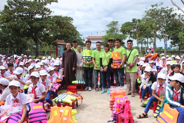 Quảng Trị: Trao học bổng và quà Trung thu cho học sinh nhân ngày tựu trường