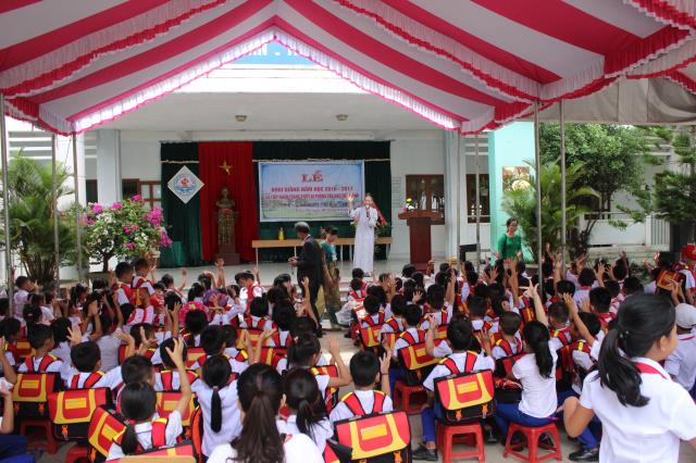 Quảng Trị: Trao học bổng và quà Trung thu cho học sinh nhân ngày tựu trường