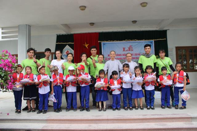 Quảng Trị: Trao học bổng và quà Trung thu cho học sinh nhân ngày tựu trường