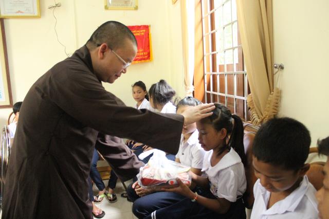 Quảng Trị: Trao học bổng và quà Trung thu cho học sinh nhân ngày tựu trường
