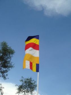 Cờ ngũ sắc tung bay giữa bầu trời Kiên Giang