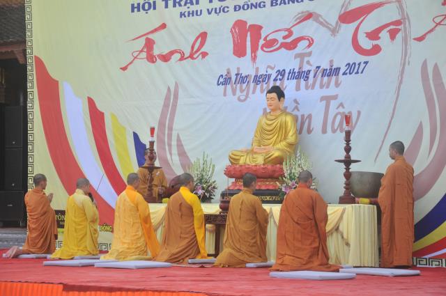 Cần Thơ: Hội trại tuổi trẻ - Linh thiêng tiếng kinh cầu