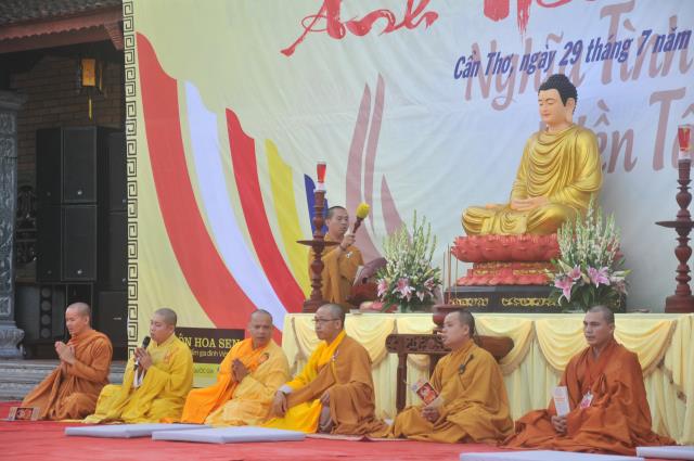 Cần Thơ: Hội trại tuổi trẻ - Linh thiêng tiếng kinh cầu