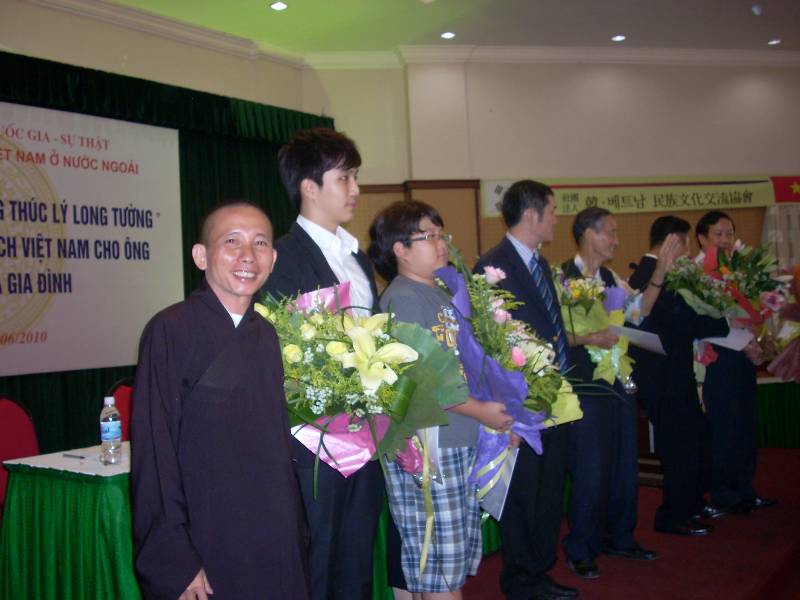 Hậu duệ đời 31 Vua Lý Thái Tổ nhập quốc tịch VN