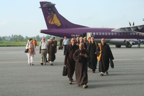 Chùm ảnh: BTC Hội thảo Hoằng pháp Kiên Giang: Cung đón Chư tôn đức lãnh đạo Giáo hội PGVN