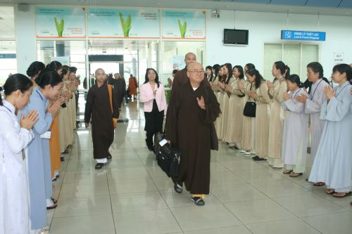 Chùm ảnh: BTC Hội thảo Hoằng pháp Kiên Giang: Cung đón Chư tôn đức lãnh đạo Giáo hội PGVN