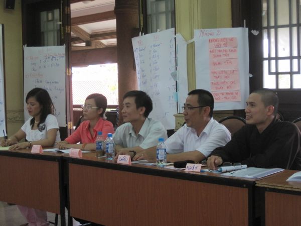 Tập huấn kỷ năng mang tình thương vào đời