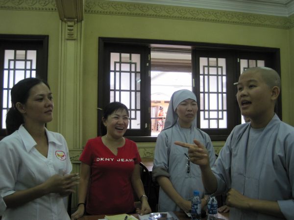 Tập huấn kỷ năng mang tình thương vào đời