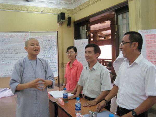 Tập huấn kỷ năng mang tình thương vào đời