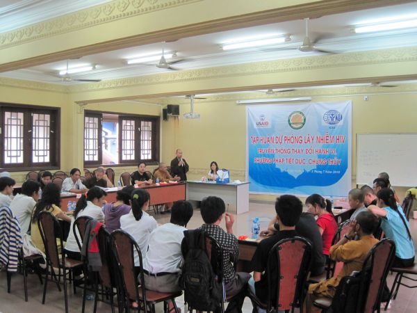 Tập huấn kỷ năng mang tình thương vào đời
