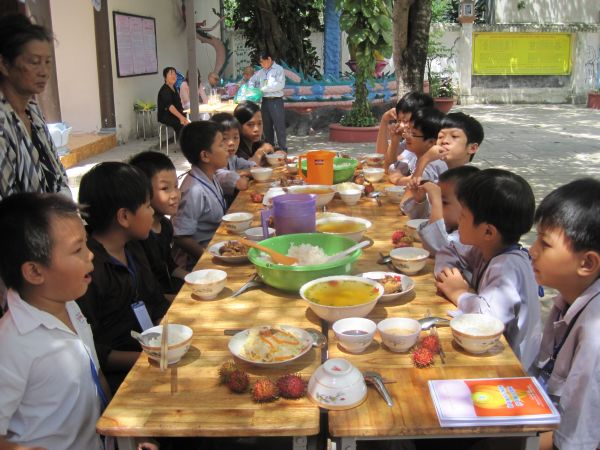 Thầm lặng bên lề khóa tu