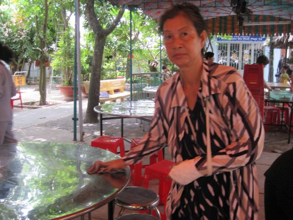 Thầm lặng bên lề khóa tu