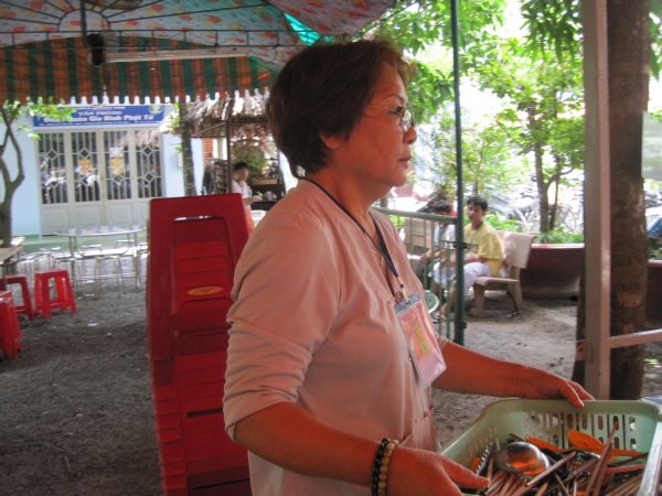 Thầm lặng bên lề khóa tu