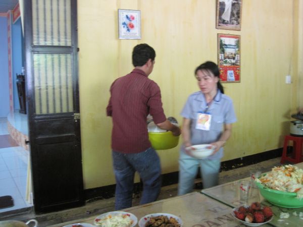 Thầm lặng bên lề khóa tu
